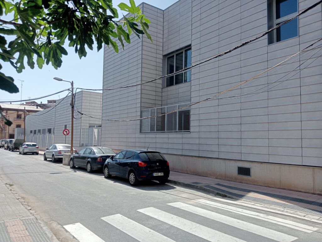 Fachada ventilada ceramica del Centro de Salud de Barbastro
