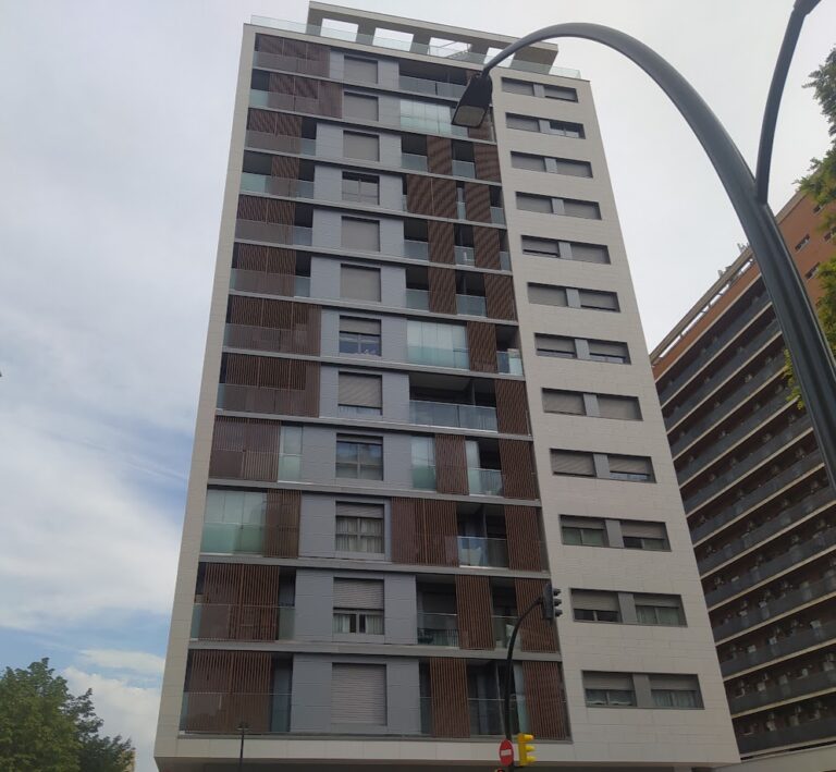Fachada ventilada ceramica en torre de viviendas, Zaragoza