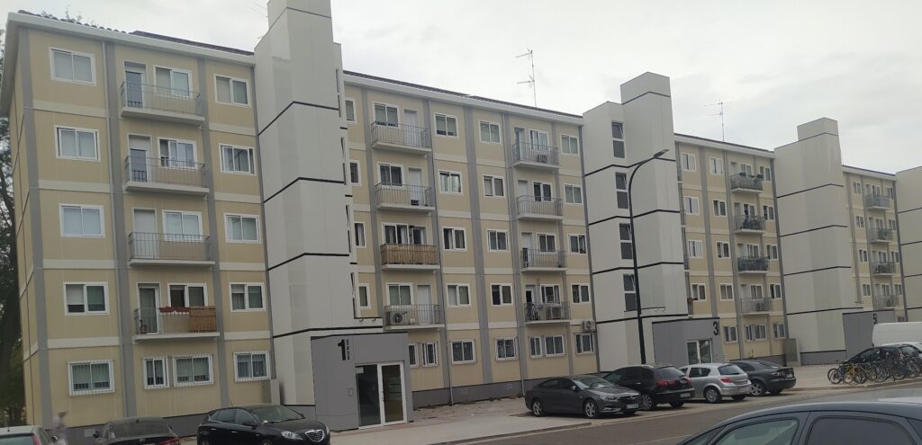 Bloque de viviendas con panel modular industrializado, Zaragoza