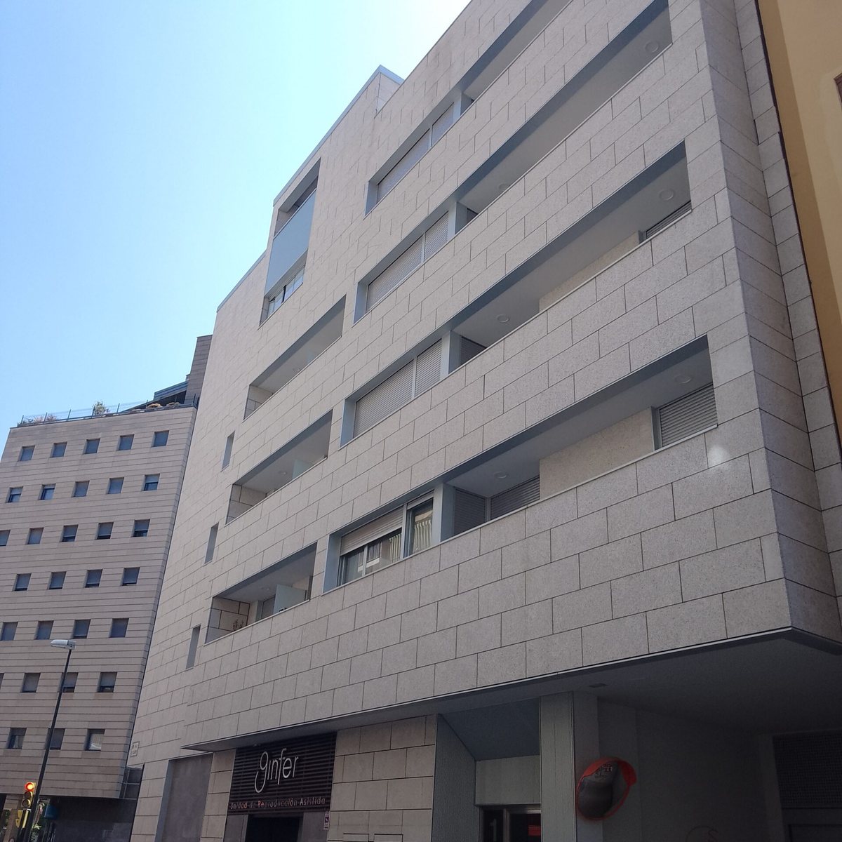 800x800 Fachada ventilada de piedra natural en Zaragoza