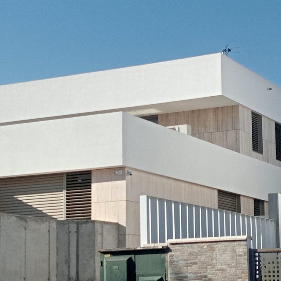 800x800 Fachada ventilada de travertino en Zaragoza